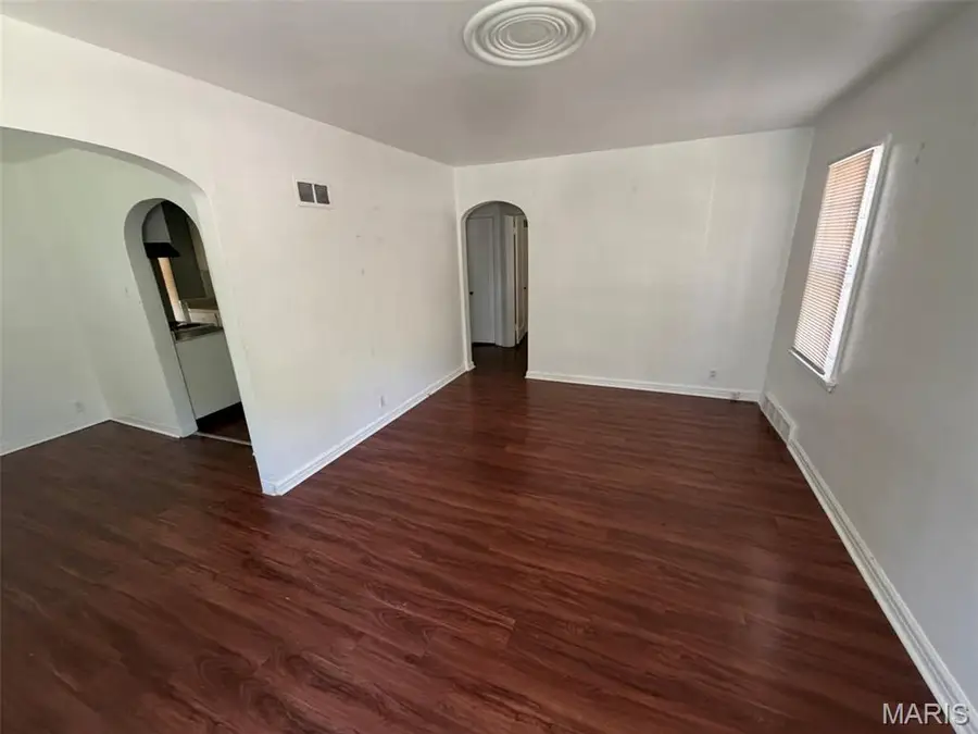 8300 Orchard Avenue, Saint Louis, MO 63132 - #3