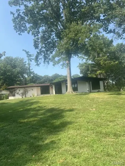 401 Andover Lane, Ballwin, MO 63011
