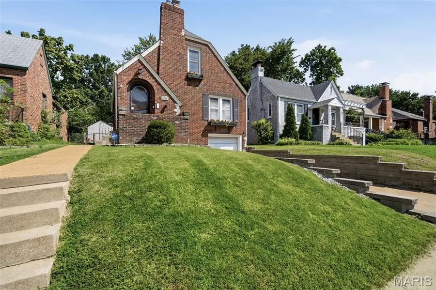 8781 Bridgeport Avenue, Saint Louis, MO 63144 - #2