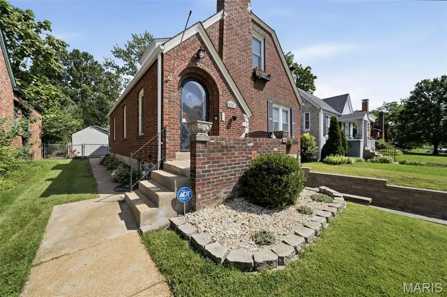 8781 Bridgeport Avenue, Saint Louis, MO 63144 - #3