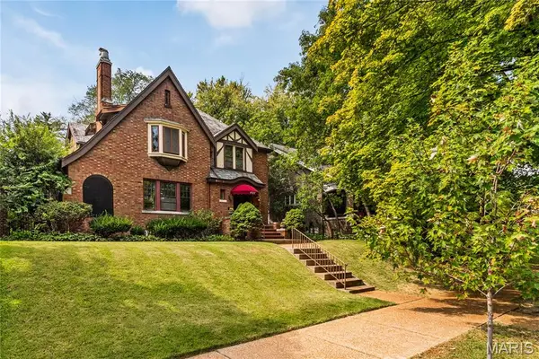 1122 Bellerive Boulevard, St Louis, MO 63111