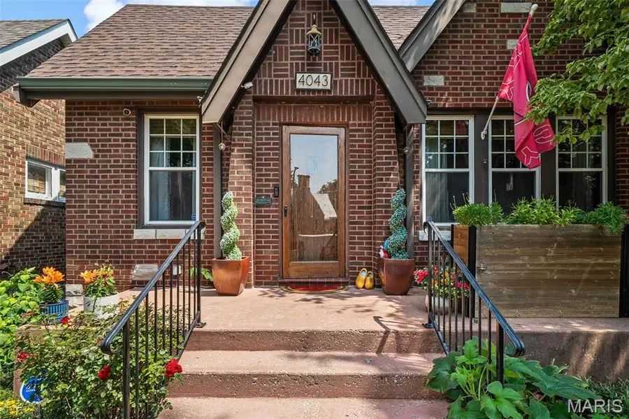 4043 Toenges Avenue, Saint Louis, MO 63116 - #3