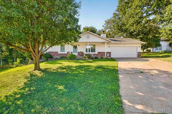 14 Arlington Oaks Drive, Cedar Hill, MO 63016
