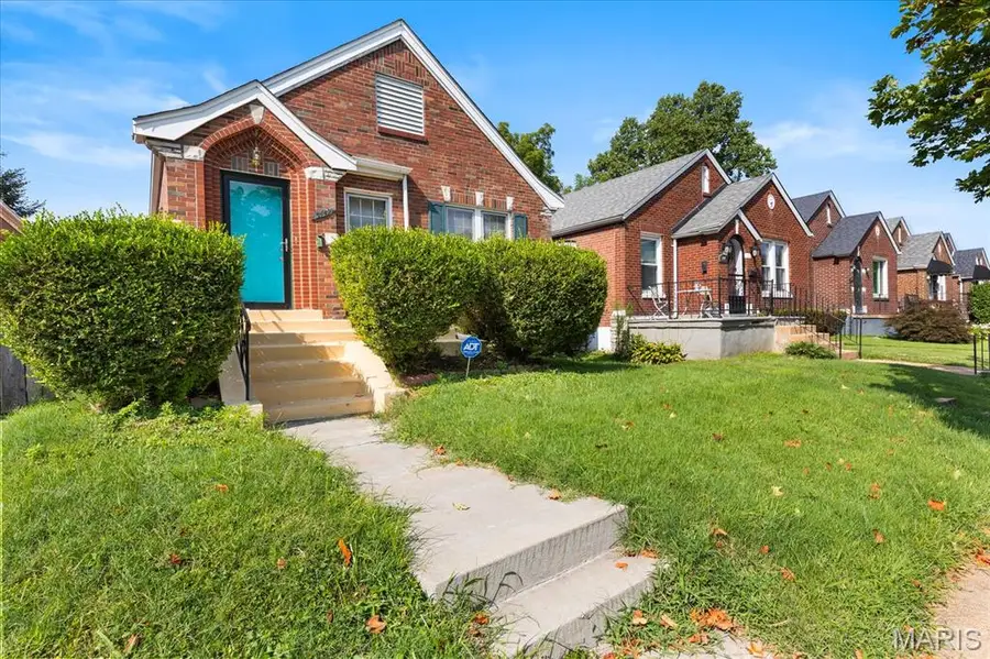 5442 Robert Avenue, Saint Louis, MO 63109 - #3