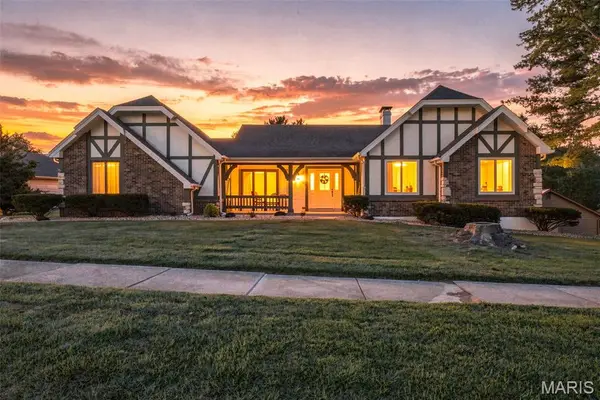 12 Miraclair Drive, Florissant, MO 63031