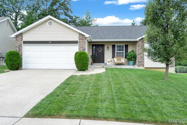 211 Discovery Village Circle, Wentzville, MO 63385