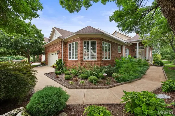 3929 Courtyard Place Drive, Sunset Hills, MO 63127