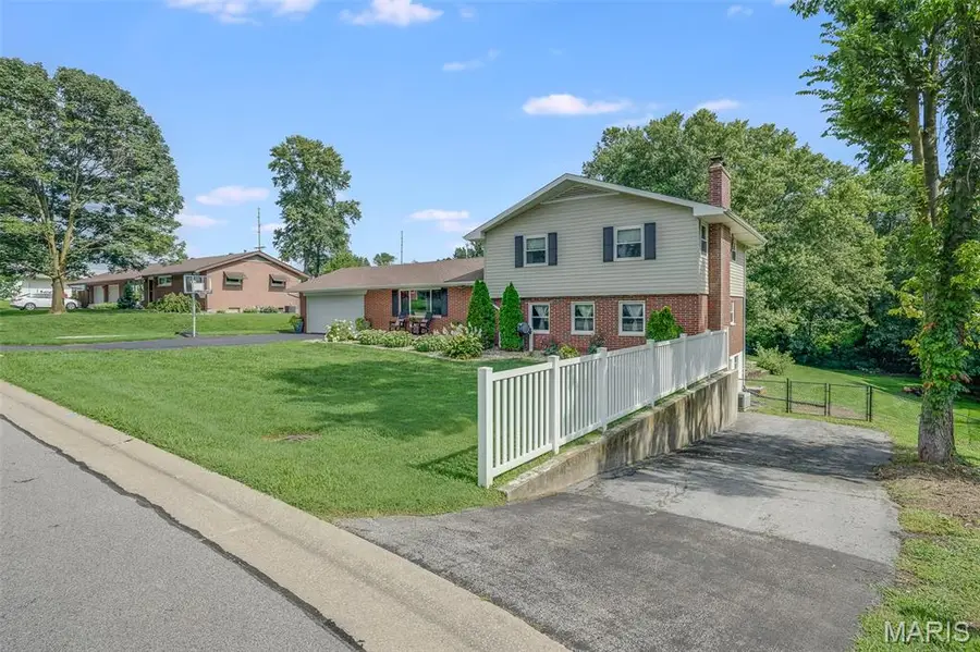 112 Saint Mary Drive, Collinsville, IL 62234 - #3