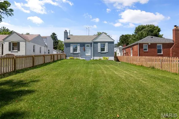 8257 Watson Road, St Louis, MO 63119