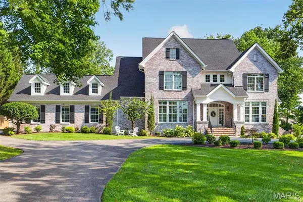 24 Spoede Lane, Creve Coeur, MO 63141