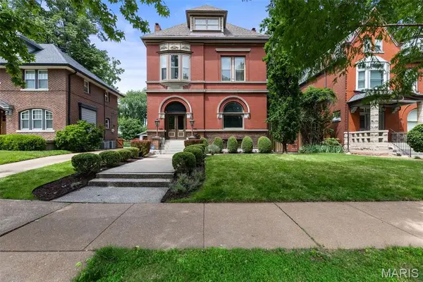 2935 Russell Boulevard, St Louis, MO 63104