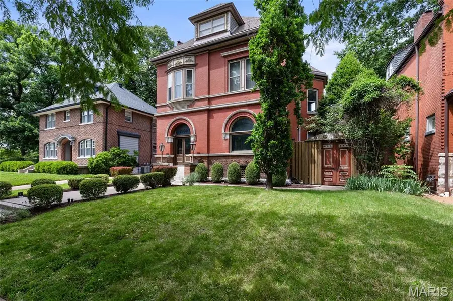 2935 Russell Boulevard, Saint Louis, MO 63104 - #2