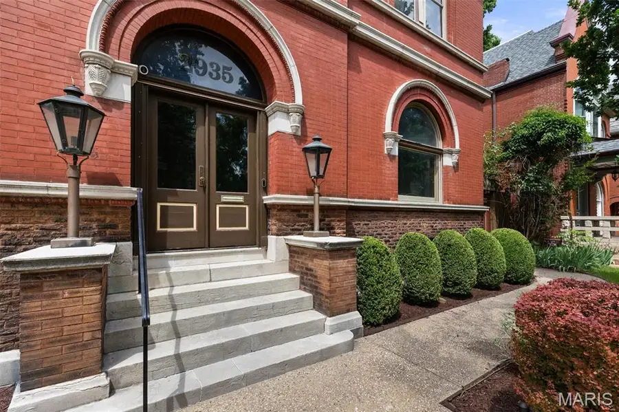 2935 Russell Boulevard, Saint Louis, MO 63104 - #3