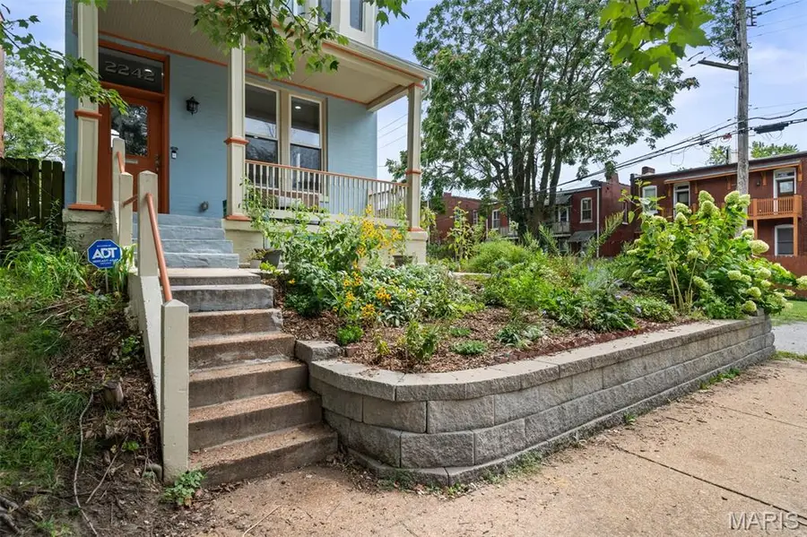 2242 Oregon Avenue, Saint Louis, MO 63104 - #2