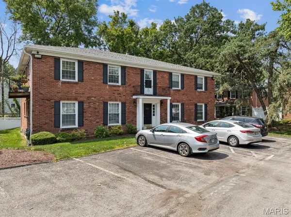 624 Candleberry Court #B, Kirkwood, MO 63122