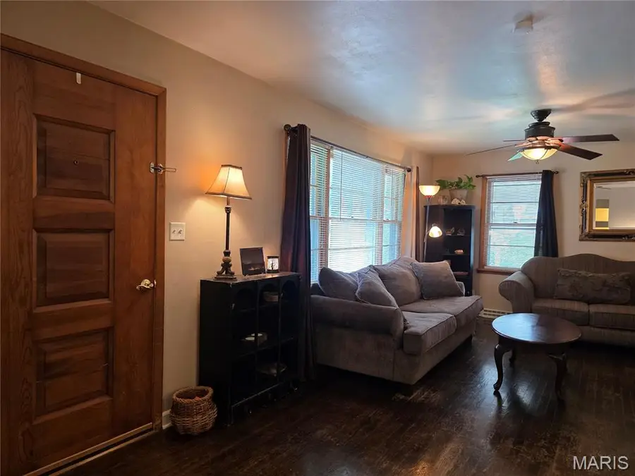 19 E 11th Street, Washington, MO 63090 - #3