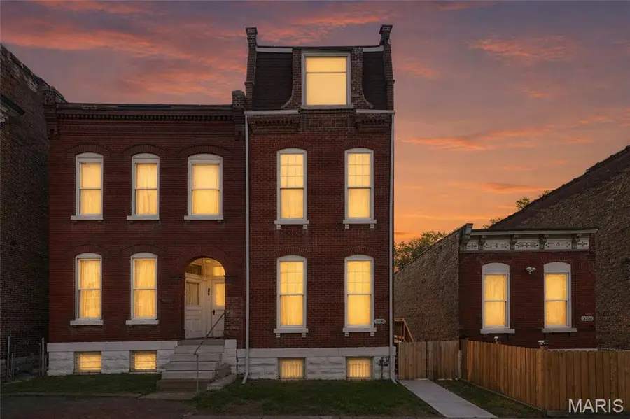 3706 Iowa Avenue, Saint Louis, MO 63118 - #2