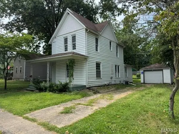 210 S Elm Street, Nokomis, IL 62075