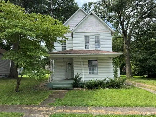 210 S Elm Street, Nokomis, IL 62075 - #3