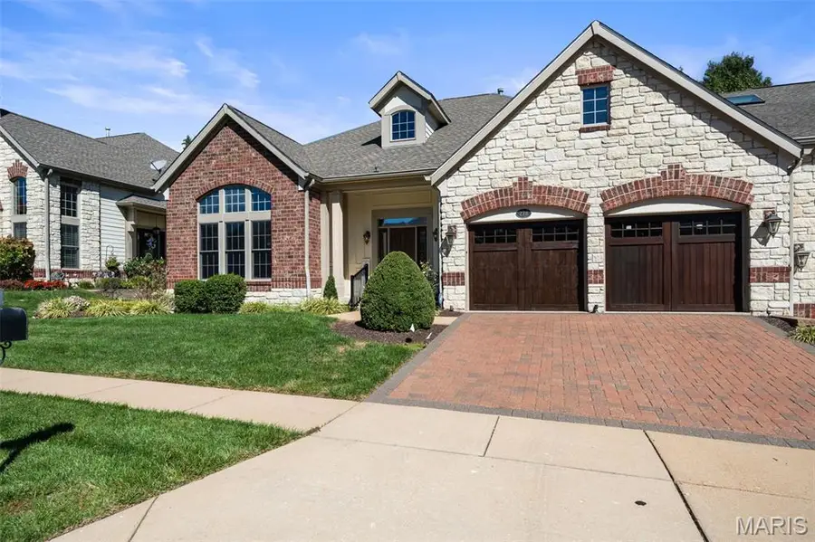 278 Meadowbrook Country Club Estate, Ballwin, MO 63011 - #2