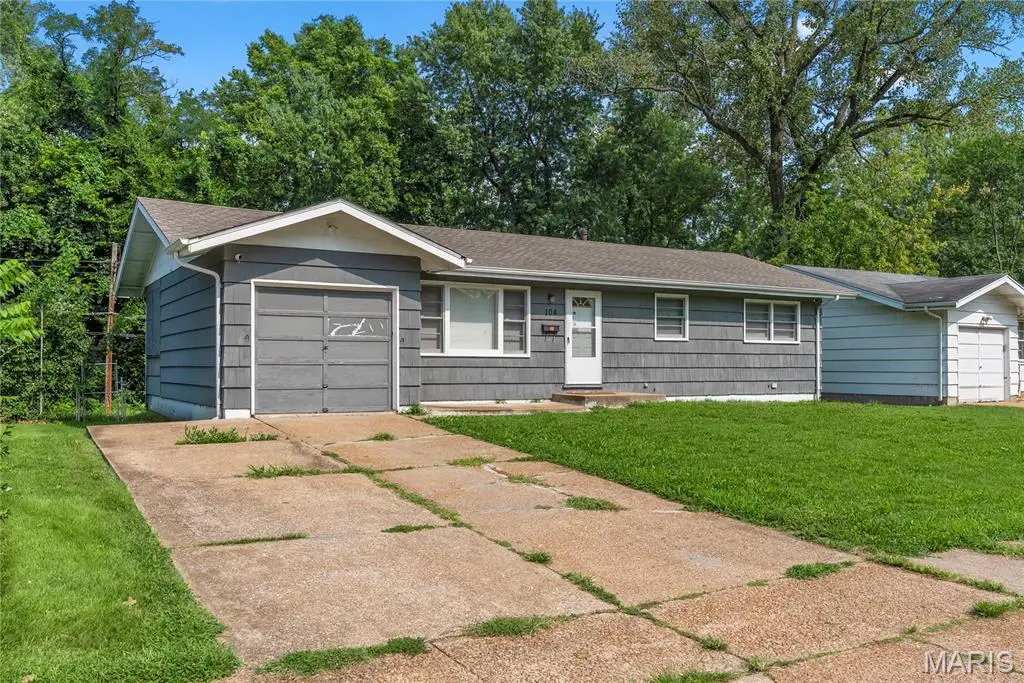 104 Fenwick Drive, Ferguson, MO 63135 - #1