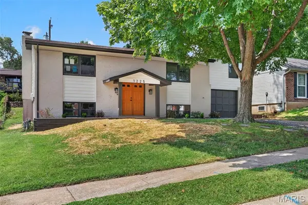 1225 Roth Hill Drive, Maryland Heights, MO 63043