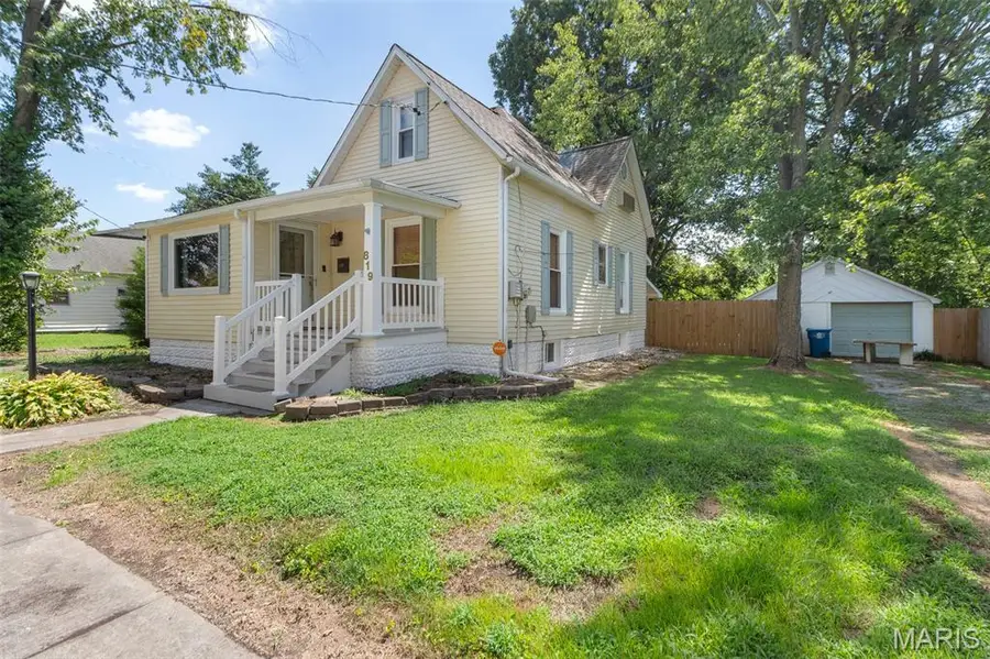 819 W Maplewood, Marion, IL 62959 - #2