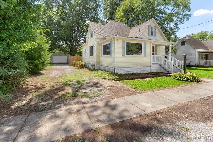 819 W Maplewood, Marion, IL 62959 - #3