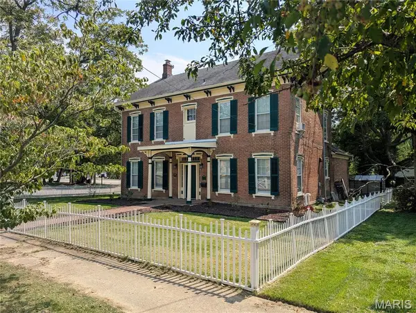 322 E Main Street, Greenville, IL 62246