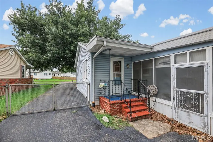 612 6th Street, East Alton, IL 62024 - #3