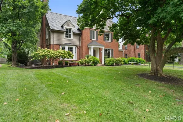 7917 Gannon Avenue, University City, MO 63130