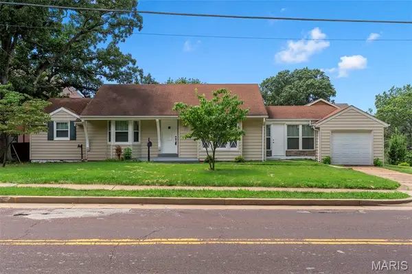 907 Edgar Road, Webster Groves, MO 63119