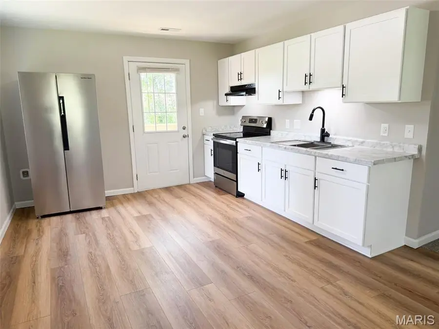 210 W Marvin Avenue, Owensville, MO 65066 - #2