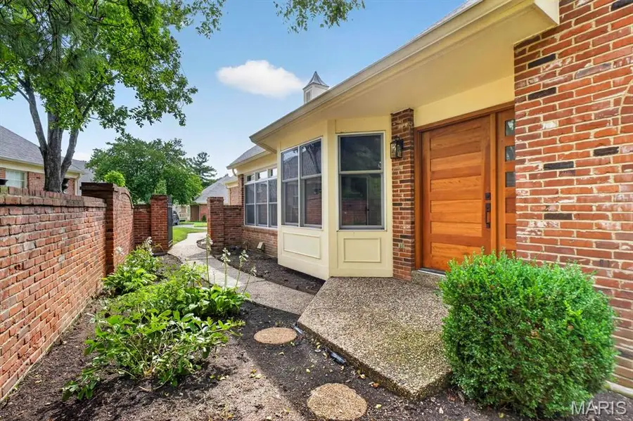 2217 Croydon Walk, Crystal Lake Park, MO 63131 - #2