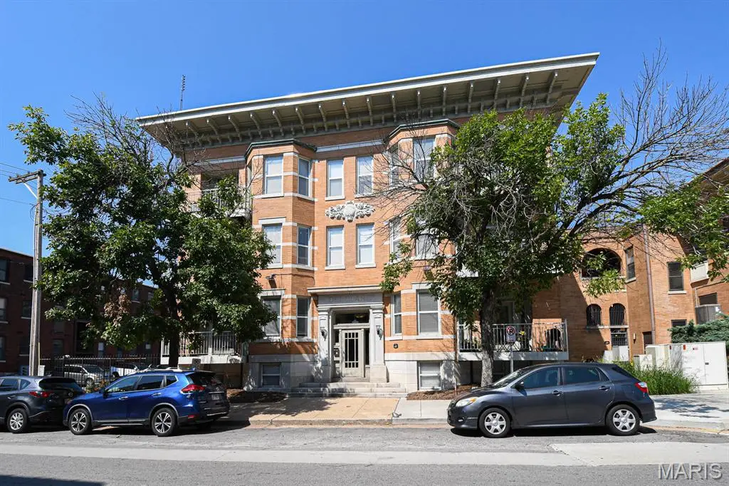 627 Clara Avenue #104, Saint Louis, MO 63112 - #1