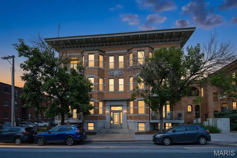 627 Clara Avenue #104, Saint Louis, MO 63112 - #3