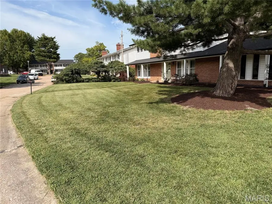 1 Oakland Hills Drive, Chesterfield, MO 63017 - #2