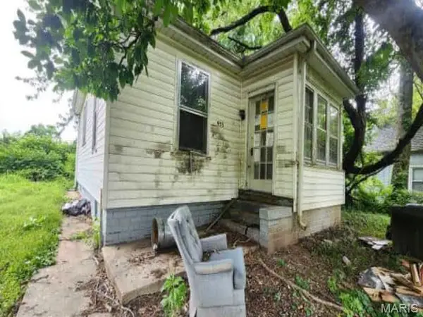 933 W Delmar Avenue, Godfrey, IL 62035