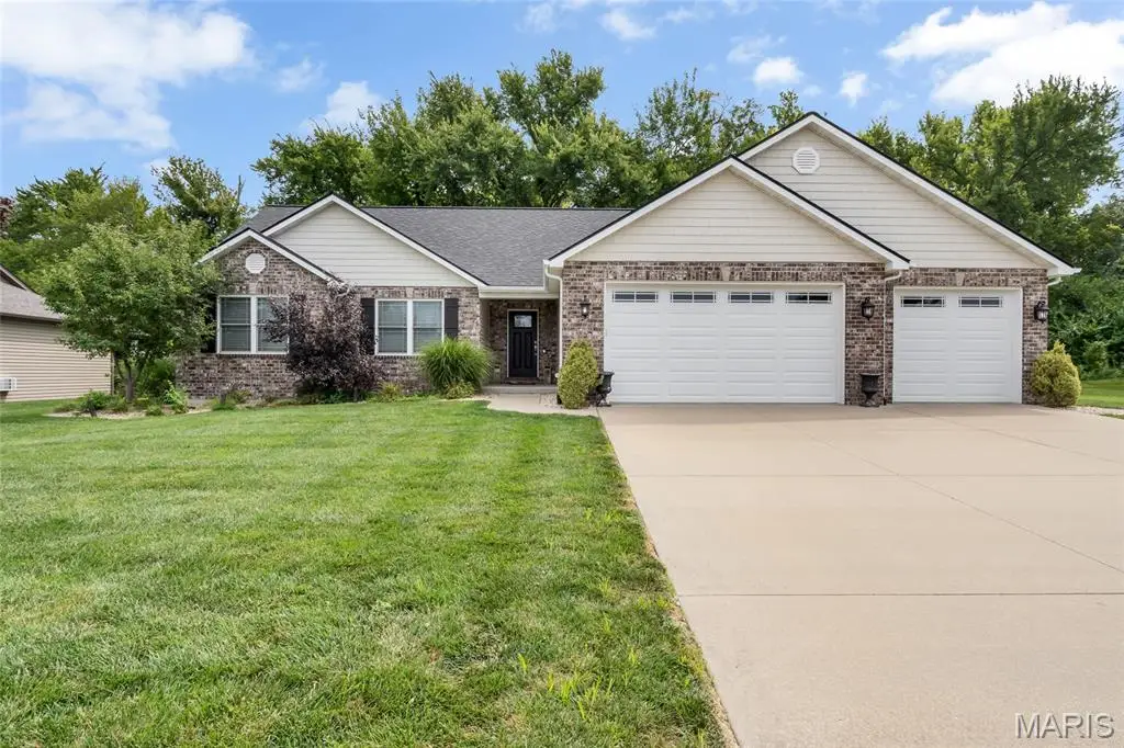 2395 Lakeshore Drive, Columbia, IL 62236 - #1