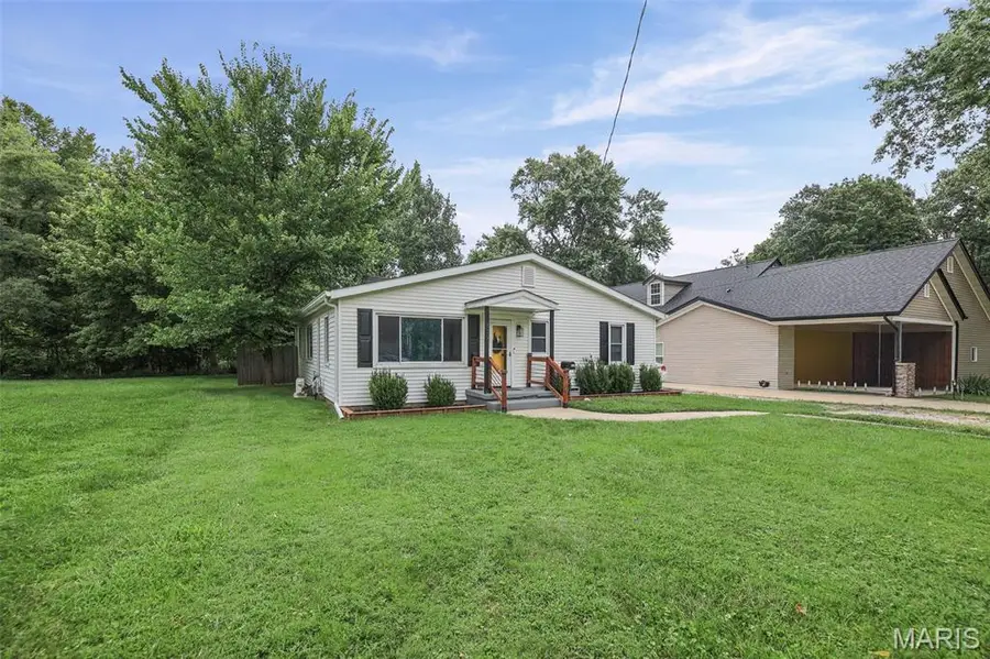 619 Thomas Street, Edwardsville, IL 62025 - #3