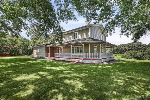 14 Algonquin Drive, Millstadt, IL 62260