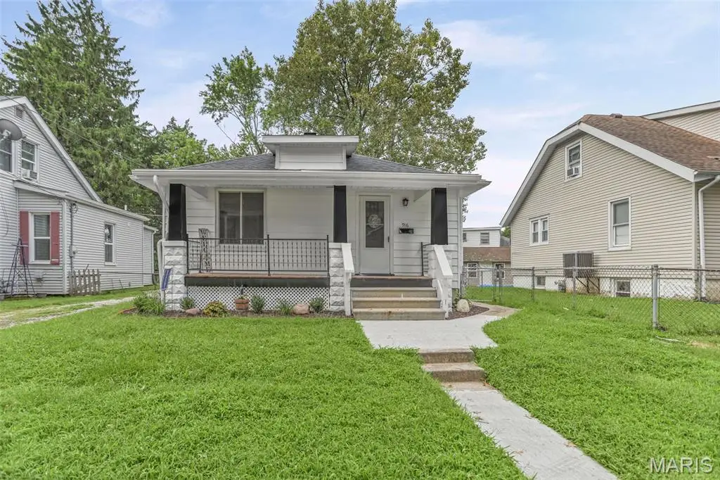 916 W Monroe Street, Belleville, IL 62220 - #1