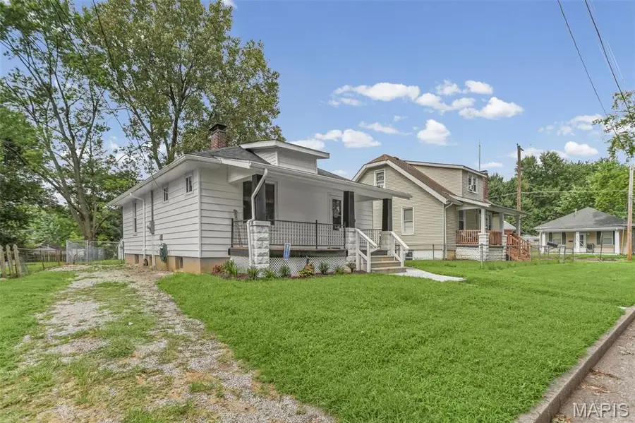 916 W Monroe Street, Belleville, IL 62220 - #2