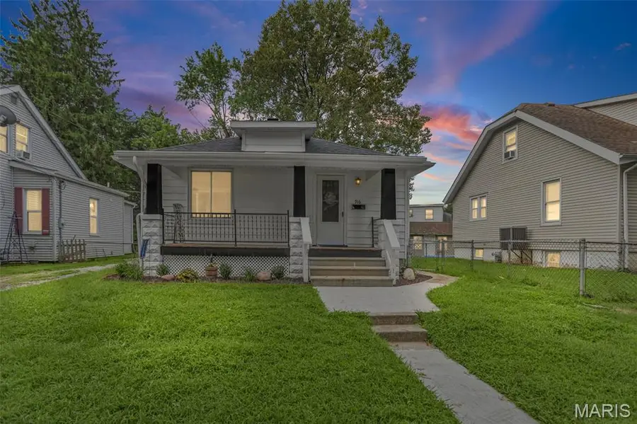 916 W Monroe Street, Belleville, IL 62220 - #3