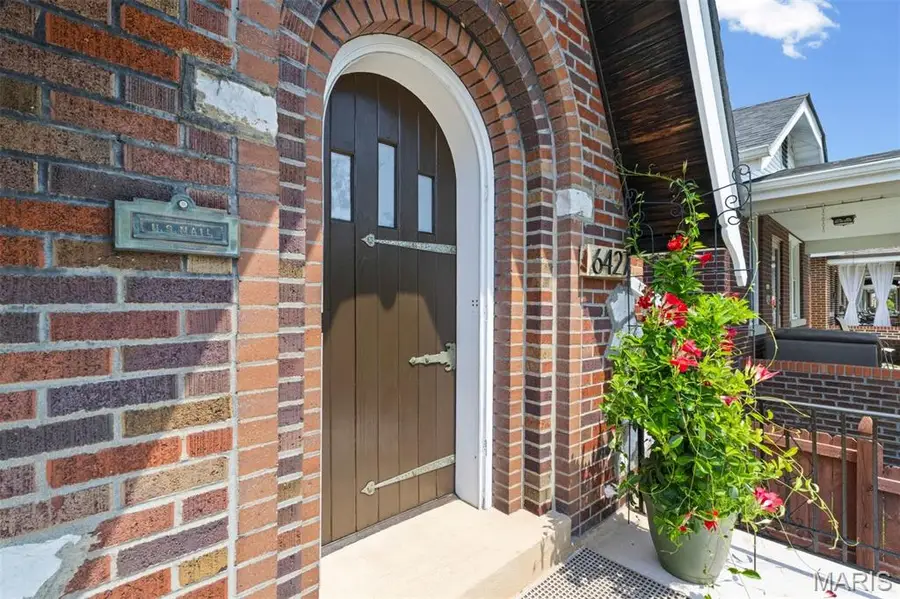 6427 Pernod Avenue, Saint Louis, MO 63139 - #3