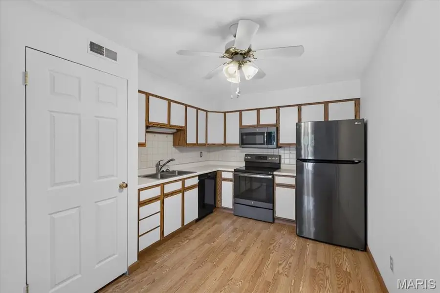 667 S Kirkwood Road #102, Kirkwood, MO 63122 - #3