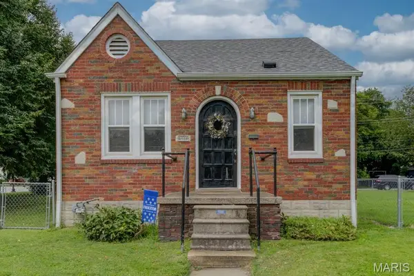 2009 N 3rd Street, St Charles, MO 63301