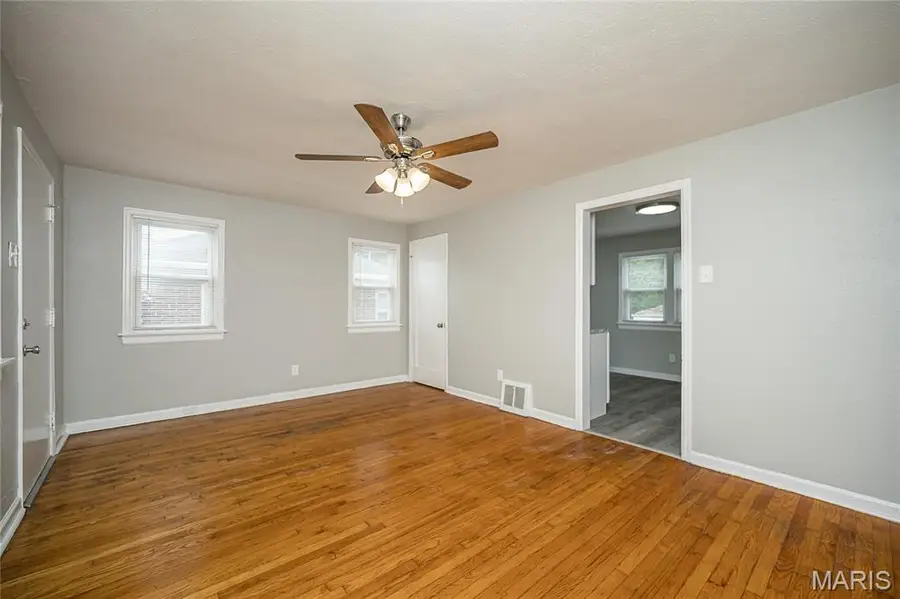 423 Warford Avenue, Saint Louis, MO 63135 - #3