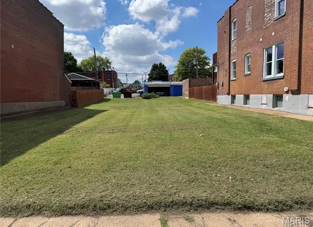 2825 Iowa Avenue, Saint Louis, MO 63118 - #1