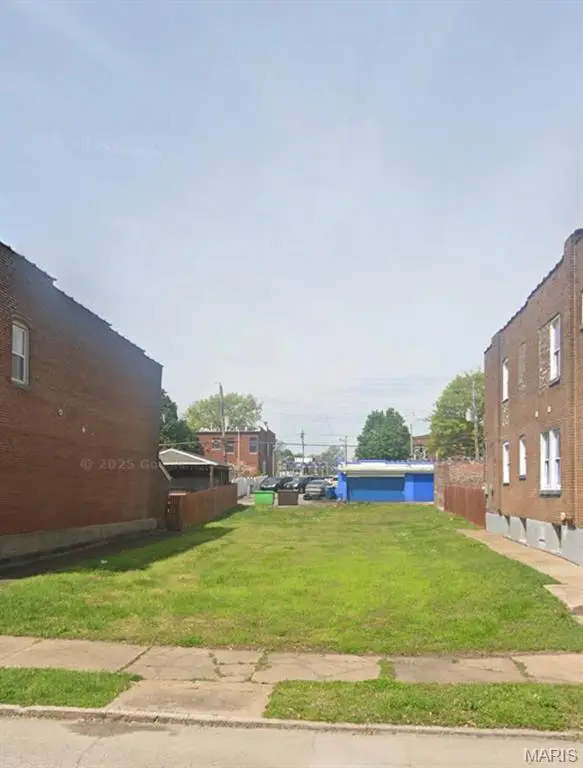 2825 Iowa Avenue, Saint Louis, MO 63118 - #2